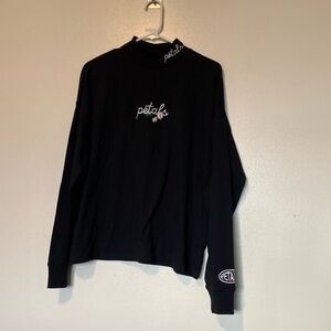 Petals by Petals & Peacocks daisy embroidered mock neck blk long sleeve shirt M